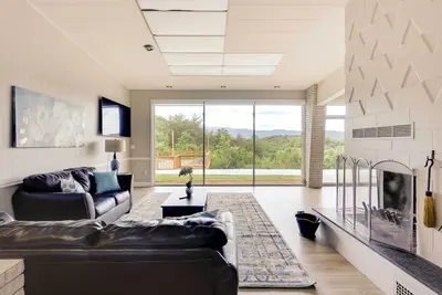 Image de Private Saltwater Pool: Mtn-View Copperhill Home