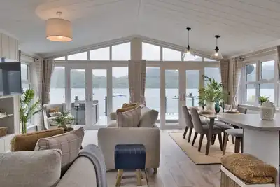 Image de Luxury Waterside Lodge on Loch Lomond, Scotland - Hot tub, sleeps 4, Loch View