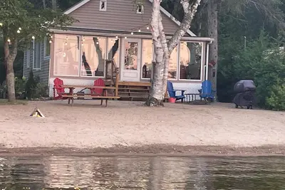 Image de Beachfront Cottage Perfect for Family Getaways w/beach firepit, dock.