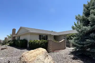 Image de Centrally located to everything Reno! Family home w/ arcade games & full patio.