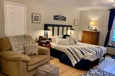 Image de Country Escape Next Door Rental - Sleeps 6 - Stay upstairs in the trees