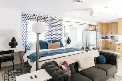 Image de 2br Casita on the 17th: King Bed + Kitchenette