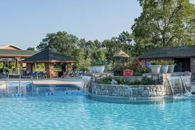 Image de Cozy resort Condo minutes from the heart of Branson! King Beds and Waterfalls!