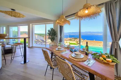 Image de Villa Bella Vista with an infinity heated pool, sauna & Seaview