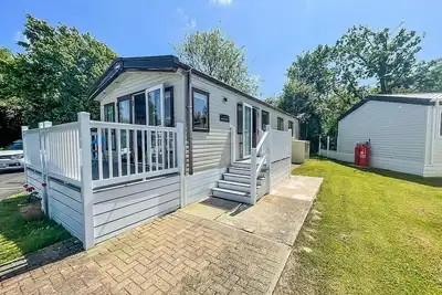 Image de Beautiful caravan with decking at Carlton Meres Holiday Park, Suffolk ref 60022m