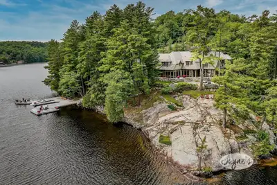 Image de Stunning 5 bed 6 bath cottage! Magical property on Lake Rosseau!