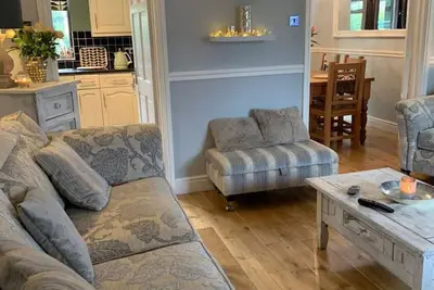 Image de Spacious 2 Br home close to town & coast with parking