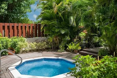Image de Steps to Heywood Beach and Port St. Charles Marina! 2 Ocean View Units! Pools!