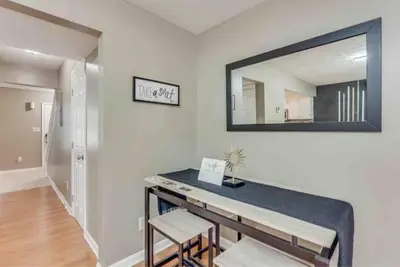 Image de Beautiful 2 bedroom home located by Airport