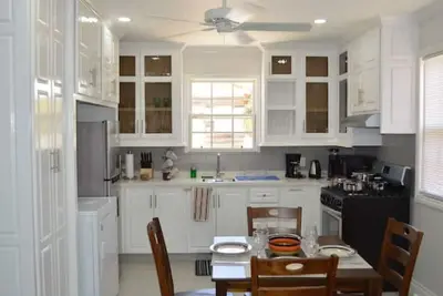 Image de Little White Cottage