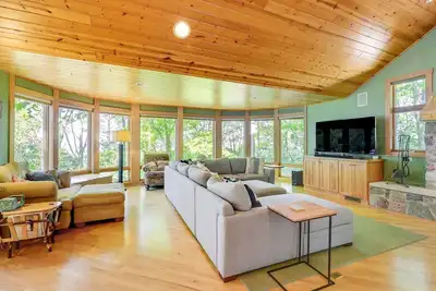 Image de Mears Vacation Rental - Walk to Lake Michigan!