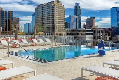 Image de 1bd/Austin - Rooftop Pool & Firepit, Bbq!