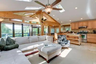 Image de Smoky Mountain Getaway w/ Private Hot Tub!