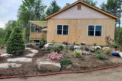 Image de 3 Bed-2 Bath-New Home-Boothbay Center. Beautifully landscaped property.
