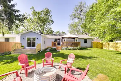 Image de Three Oaks Home w/ Guest House - 8 Mi to Beach!