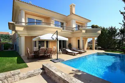 Image de Contemporary luxury villa with eclectic design a few steps away from Varkiza bay