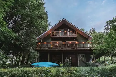 Newly renovated chalet, 9 min to Mt. Snow
