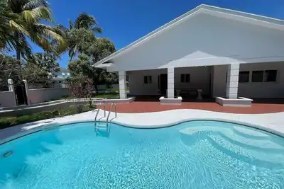 Image de White Lotus is a spacious family friendly home located in cable beach.