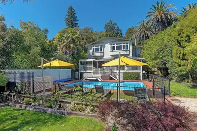 Image de Camellia House - Swimming Pool, Spa Pool, Walk to City!