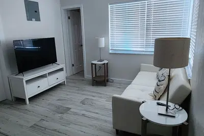 Image de Modern 2 bedroom/2 bath Apartment • 5 Minute Walk to Beach • Great Views