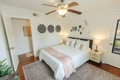 Image de Centrally Located 2br Overton Square Unit 1