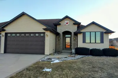 Image de Nfl Draft Special! 1 side exec. duplex. 30 mins to Lambeau Field\/ Door County