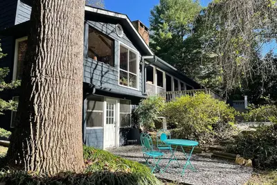 Image de Private Apartment on Beautiful Grounds, Walking Distance to Landrum Sc