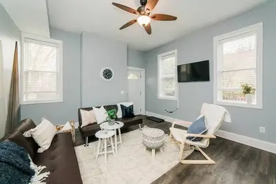 Walkable and Spacious Apt - Parking -- GroupStay