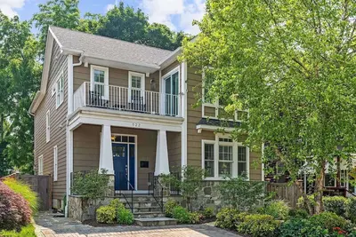 Image de Stunning Craftsman Steps to Downtown Annapolis & Spa Creek with Game Room, Parking and Backyard