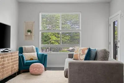 Image de Cozy Condo Close to Downtown and on the Tart Trail