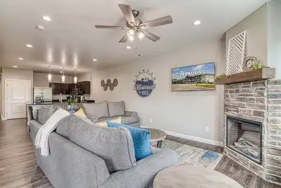 Image de New! Modern! Near Aquarium at the Boardwalk!