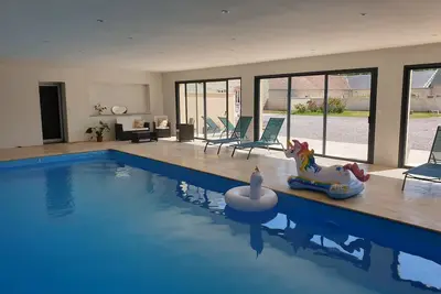 Image de Charmant Gite 2/4 pers avec piscine  intérieur chauffée  & Spa