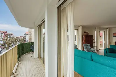 Image de Luxueux appartement centre-ville, à 50m de la plage
