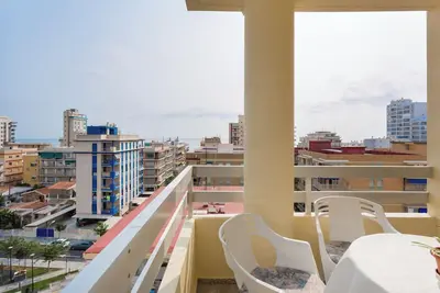 Image de Appartement de vacances \"Mejor Zona De Gandia\" avec vue sur la mer, piscine partagée et Wi-Fi