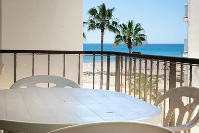 Image de At105 Torremar Ii: Apartamento en primera línea del mar y con vistas laterales a la playa