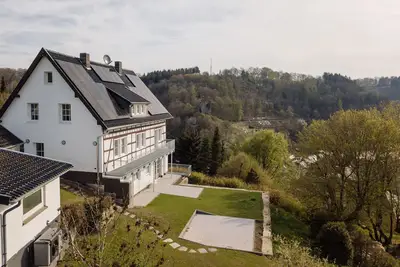 Image de Bienenhaus 2 - Holiday apartment with a fantastic view of the old town of Monschau