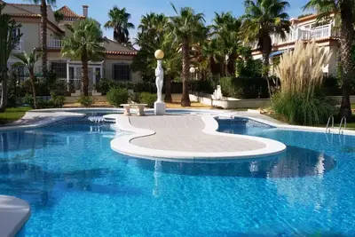 Image de Exklusive Sonnige Ferienwohnung mit Tollem Blick auf den Hafen & das Meer, Wifi