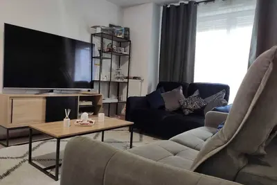 Image de Spacious apartment with free outdoor parking