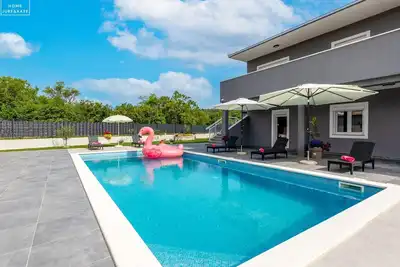 Image de Home with a pool near Trogir with parking, Bbq