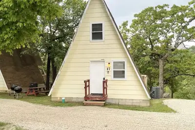 Image de A-Frame Cabin on Table Rock Lake, by Sdc!