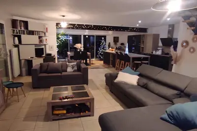 Image de Grande maison familiale avec cheminée et jacuzzi