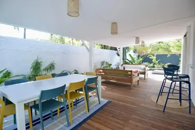 Image de Villa avec piscine à 100m du lagon à pied.