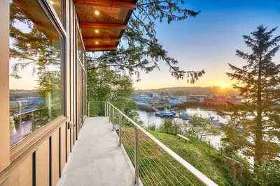 Image de New! Luxury, Waterfront, Natural beauty, Near restaurants (Harbor)