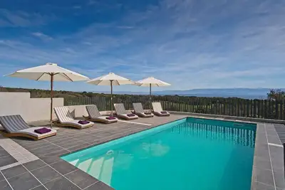 Image de Villa Nicki Klay with pool and sea view