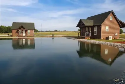 Image de Cabin A by the Pond - King Bed - Swimming Pool