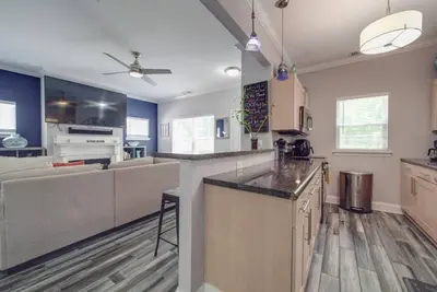 Image de Getaway near Center City — Centrally located in Clt!