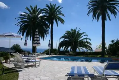 Stunningvilla, Magic Garden, Solar Heated Pool, outdoor Jacuzzi Panorama sea View