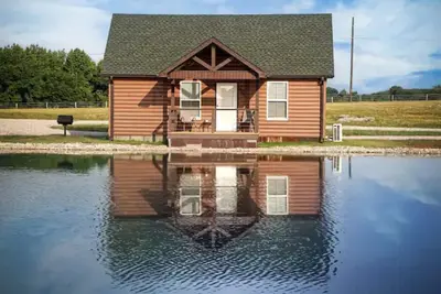 Image de Cabin B by the Pond - King Bed - Swimming Pool