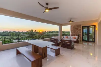 Image de Beautifully Furnished, Newly Renovated Unit with Cook & Golfcart!