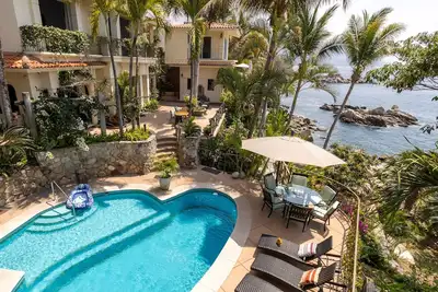 Image de Unparalleled Luxury and Breathtaking Ocean Views